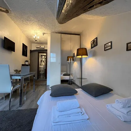 Porta Nuova Attic Apartment Turin